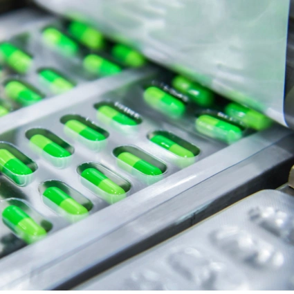 Cápsulas en blíster sobre sistema automático de empaquetado para productos farmacéuticos sólidos