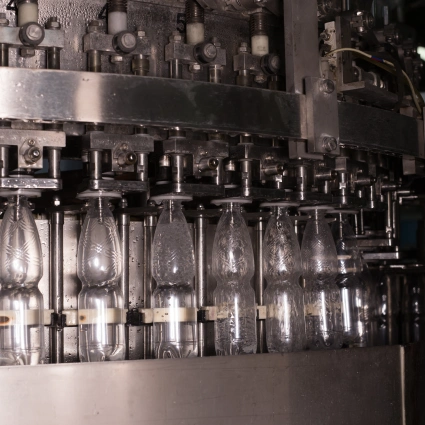 Cabezal múltiple de llenado sobre frascos ámbar industriales